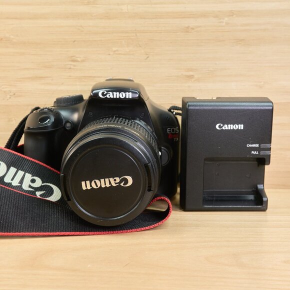 Canon EOS Rebel T3 / EOS 1100D 12.2MP DSLR Camera w/ 18-55mm Lens / Tested - Picture 2 of 8